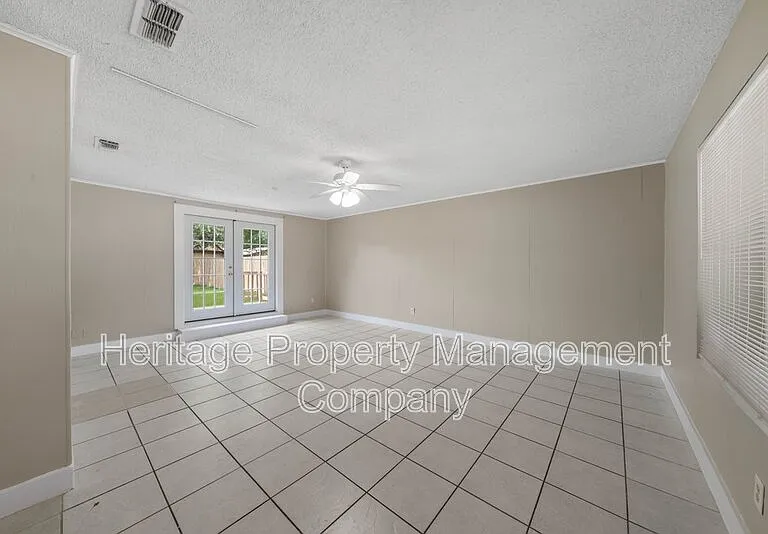 7422 Stonehouse Dr — Photo 5