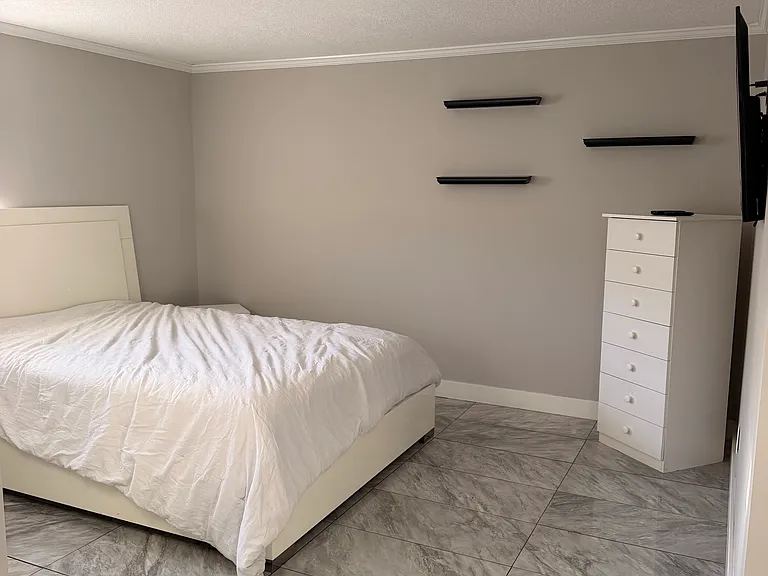 4020 Lincoln St — Photo 4