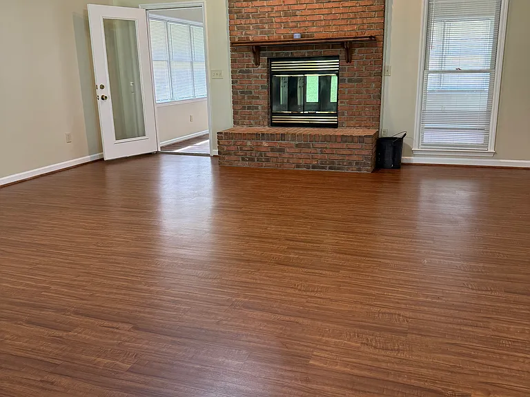 1085 Terry Ln — Photo 2