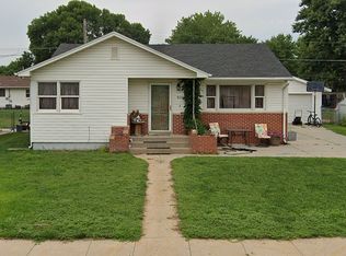906 E 30th Dr, Kearney, NE 68847