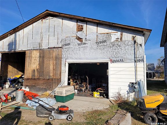 5th image of 105 Amherst STREET