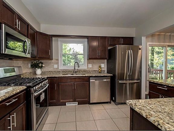 4th image of 21650 Brookpark Rd