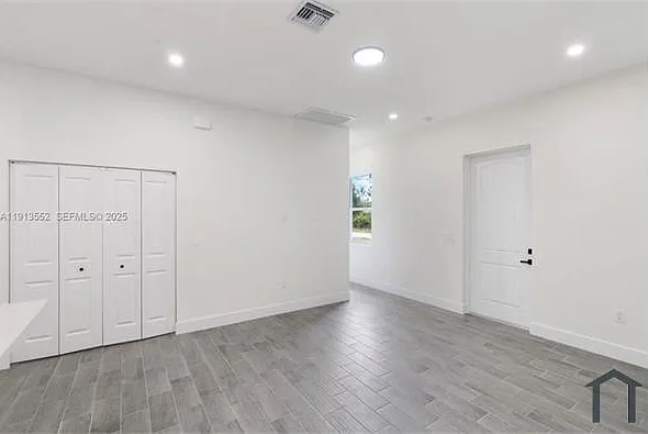 710 Peacock Ave — Photo 2