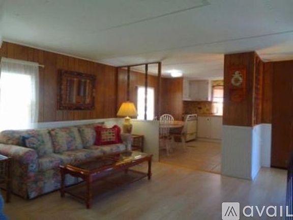 5th image of 802 Huron St