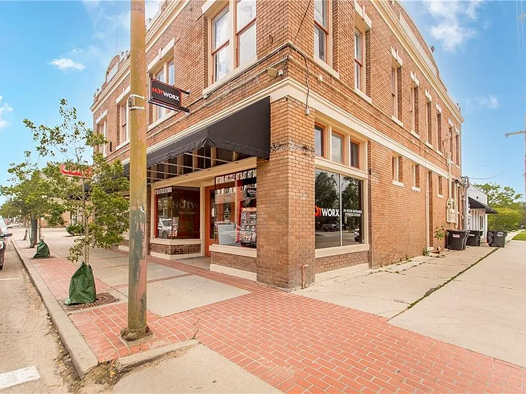 221 W Thomas St #A — Photo 14