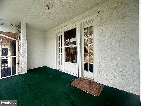 3rd image of 549 Littlecroft Rd