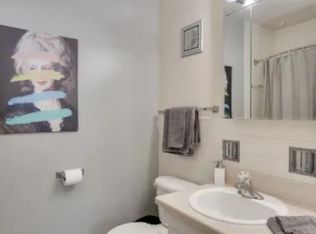 5421 N East River Rd, Chicago, IL 60656