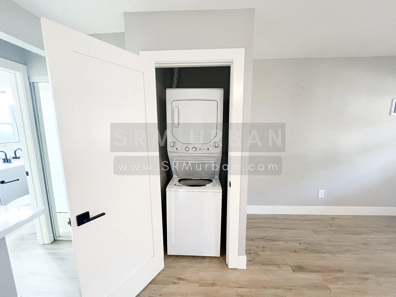 Studio, 400 sqft, $1,895 — Photo 2