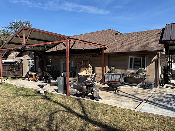 4th image of 2924 Windsor Ave