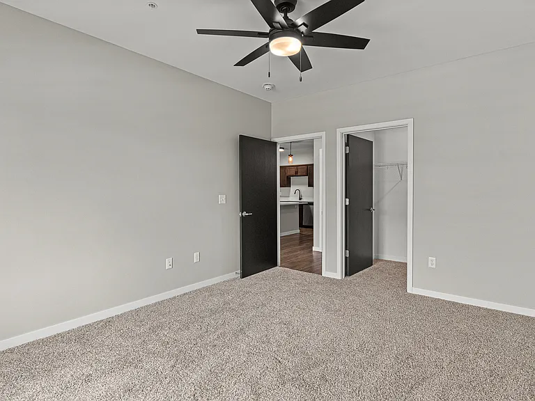 Spring Rose Cir — Photo 23