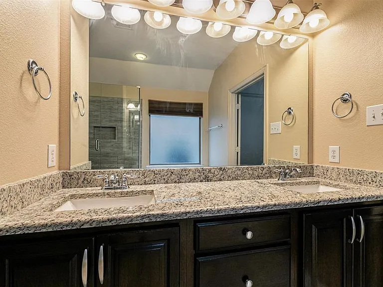 1475 Cambridge Dr — Photo 29
