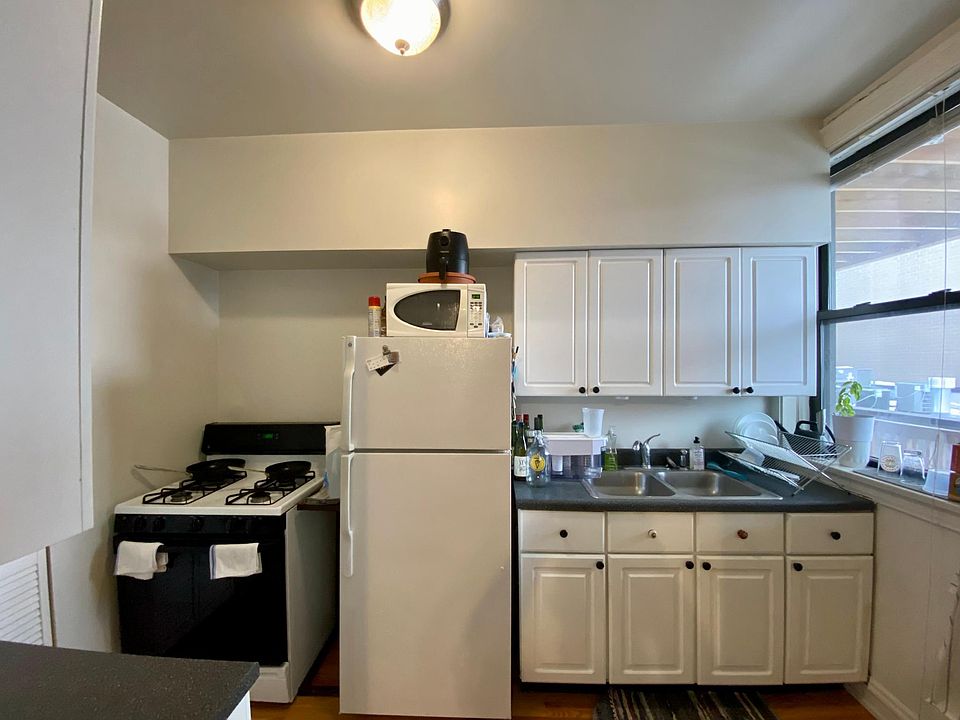 1st image of 2211 W Montrose Ave
