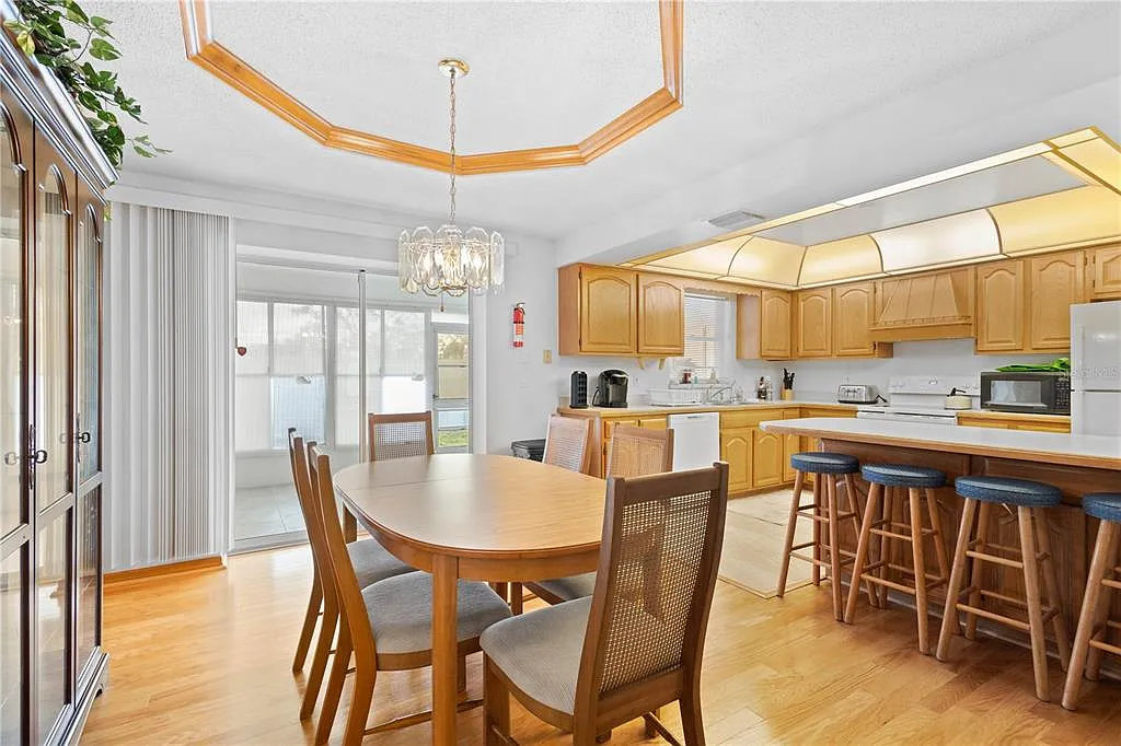 3 bed, 2.0 bath, 1512 sqft, $3,000 — Photo 3