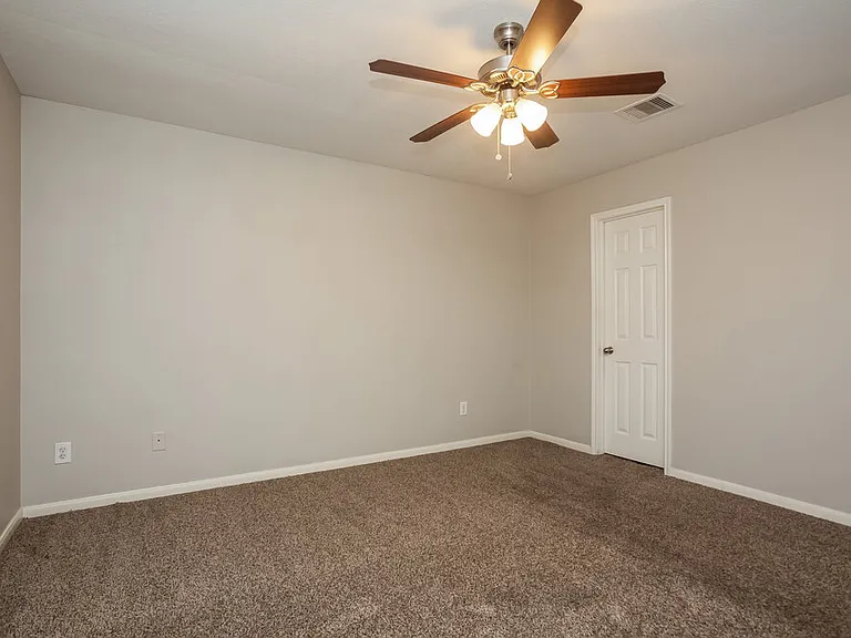 3922 Hollow Cove Ln — Photo 9