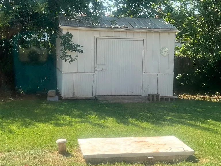 509 S Bouziden Dr — Photo 4