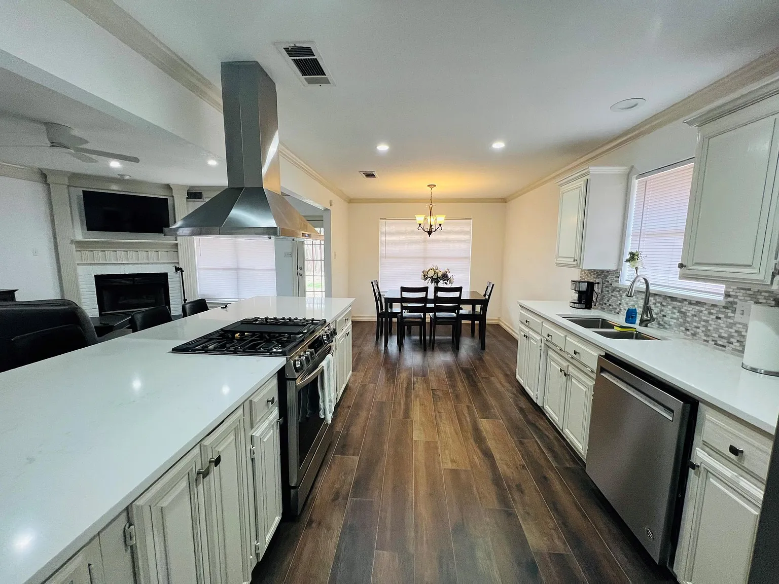 3 bed, 2294 sqft, $6,800 — Photo 4