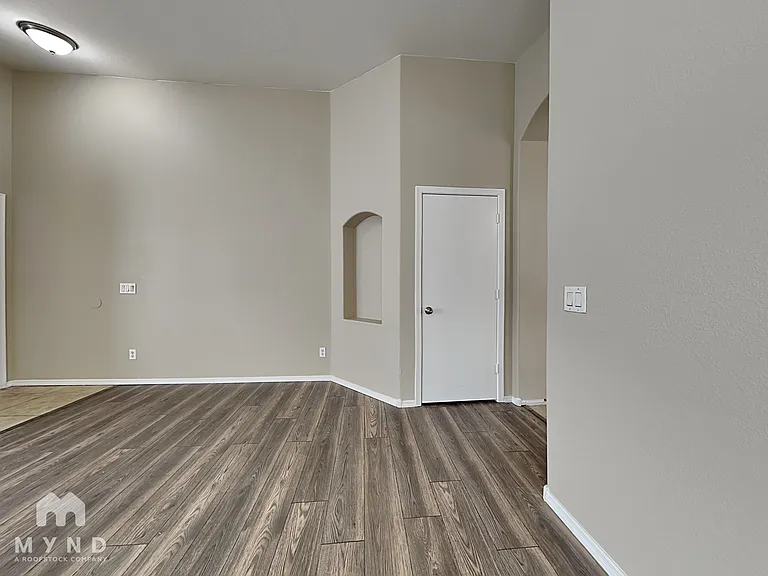 1034 E Saddle Way — Photo 10