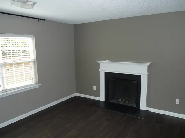 295 Winding River Dr, Sandy Springs, GA 30350