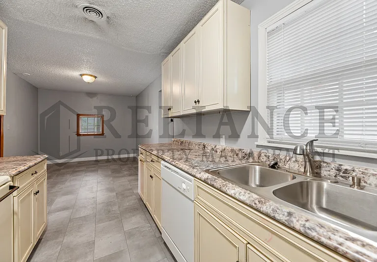 6114 E Rockwood Rd — Photo 9