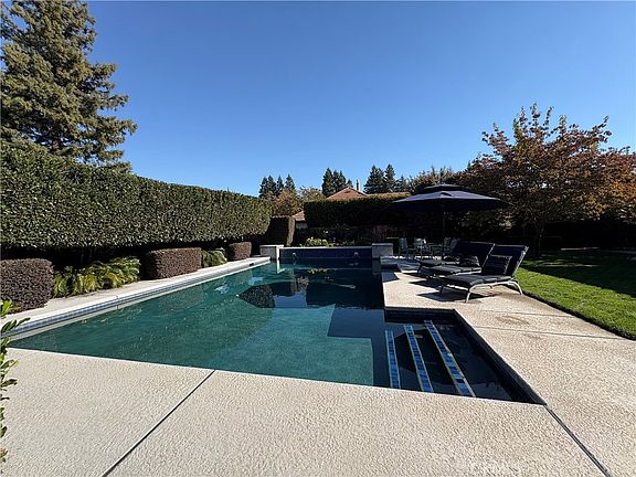 2nd image of 248 Brookvine Cir
