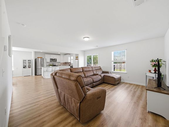 3rd image of 334 Savannah Hills Dr