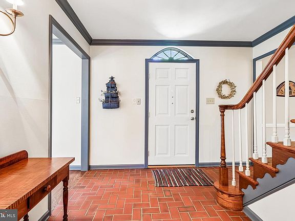 5th image of 104 Somerset Rd