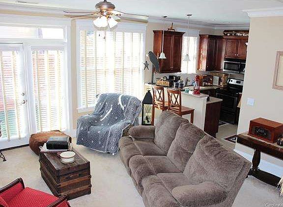 5th image of 300 Rosemont Row #53