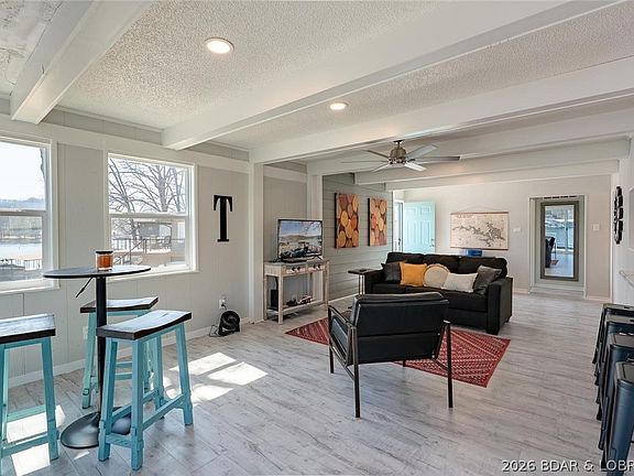 5th image of 33279 Greenwood Rd
