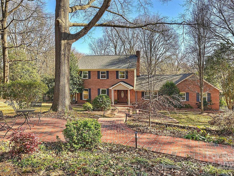 1st image of 211 Hillcrest Dr