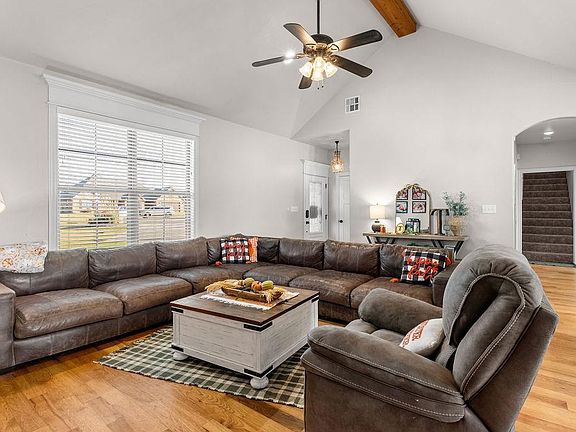 5th image of 38427 Collina Dr