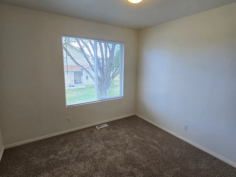 593 S 430 W — Photo 9