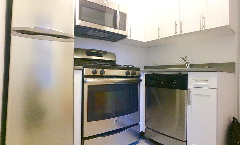 1st image of 3165 Crescent St