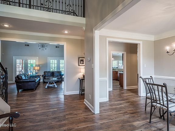 4th image of 1480 Lindsey Ln