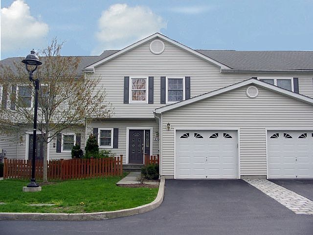 1st image of 239 Catherine St #239