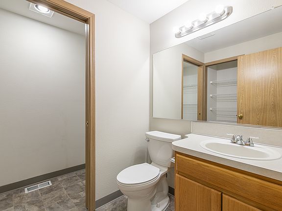 2nd image of 3115 NE 118th Ave