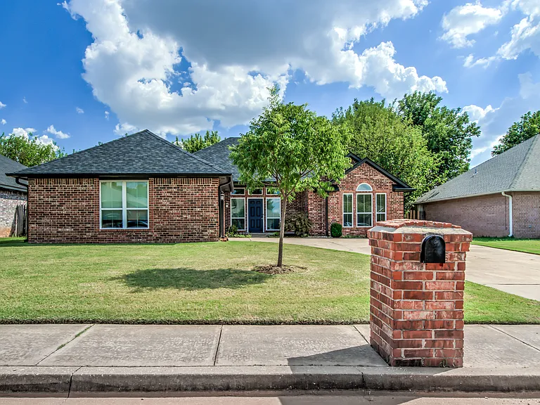 1908 Joseph Dr — Photo 15
