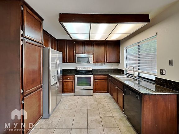 4th image of 119 River Run Cir