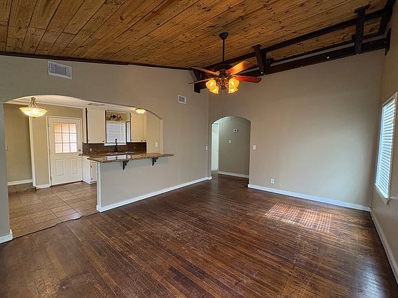 3rd image of 114 Forest Oaks Ln