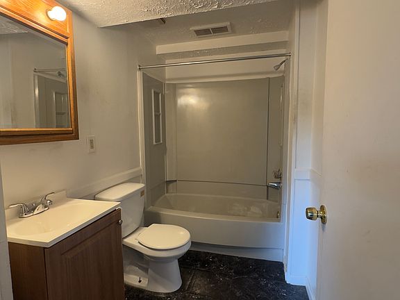 4th image of 1320 W Montrose St APT 3