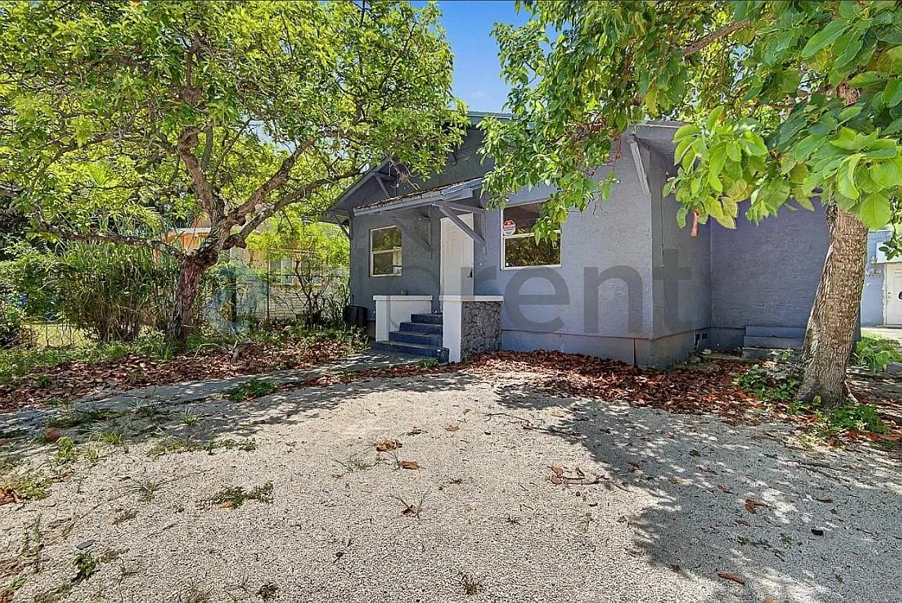 3 bed, 910 sqft, $2,350 — Photo 2