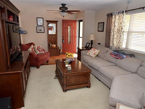 4th image of 3130 Clearwater Dr NE