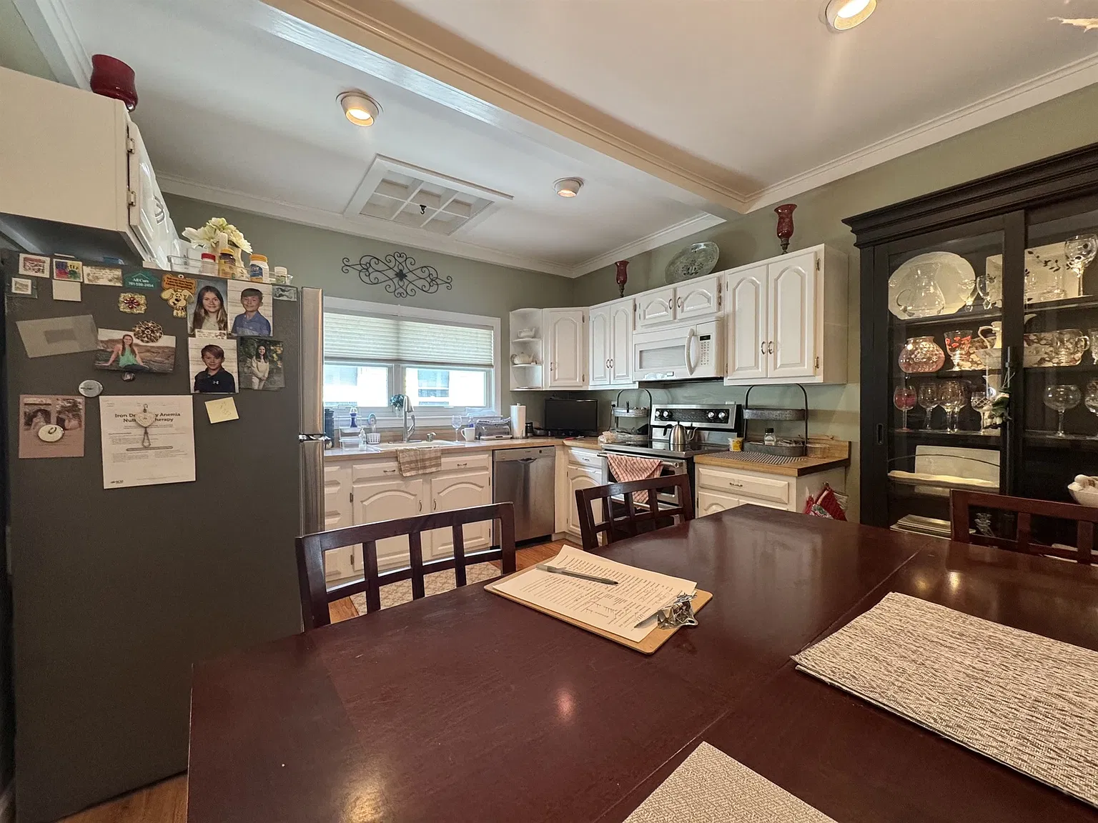 3 bed, 1.5 bath, 1200 sqft, $4,000 — Photo 3