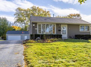 2104 Jay Ln, Rolling Meadows, IL 60008