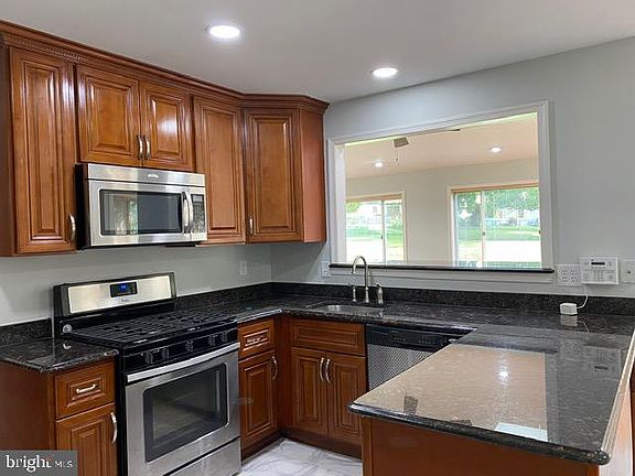 4th image of 11409 Beechgrove Ln