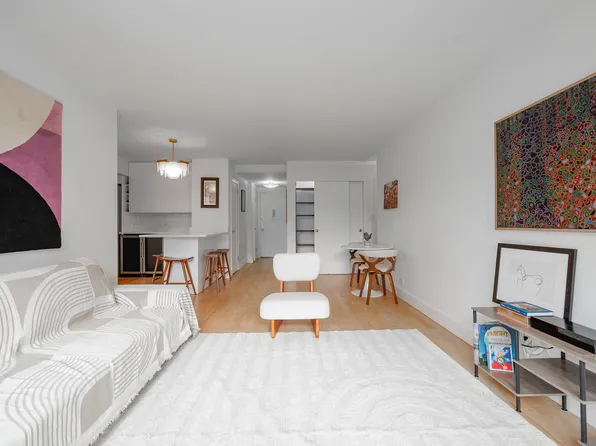 10 West 15th Street image 7 of 18