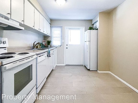4th image of 3032A Fairway Ln