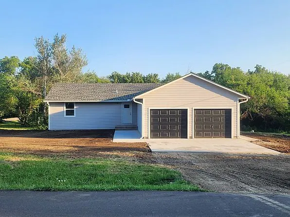 101 W 8th St, Hoyt, KS 66440