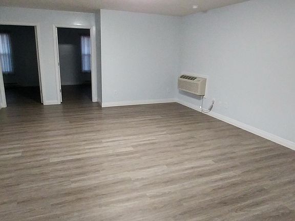 4th image of 515 E Mulberry St APT B