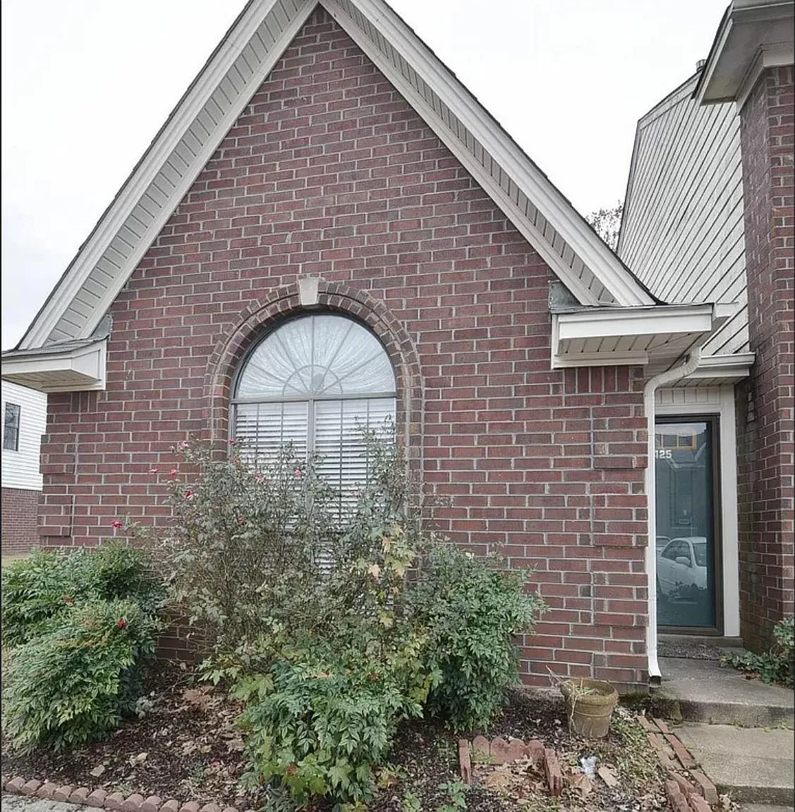 425 Blair Dr — Photo 1