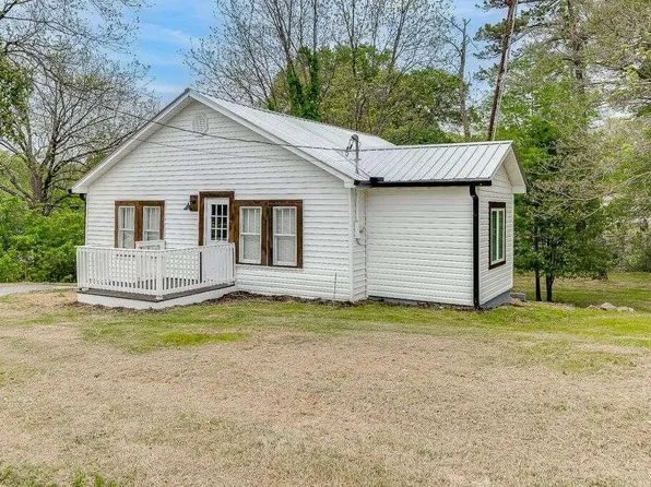 344 Falls Rd, Toccoa, GA 30577